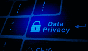 Adequação à LGPD em 2026 organizada em etapas de diagnóstico, implementação e manutenção